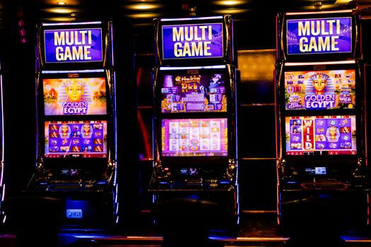 Porovnání Bonusů v Automatech a Živém Casinu: Které se Vyplatí Více?